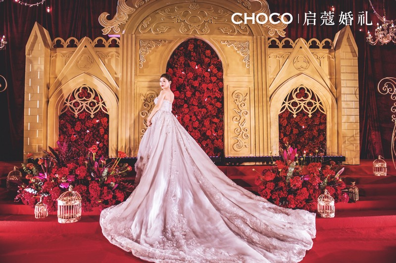 婚纱照挂床头的正确图 挂多高合适